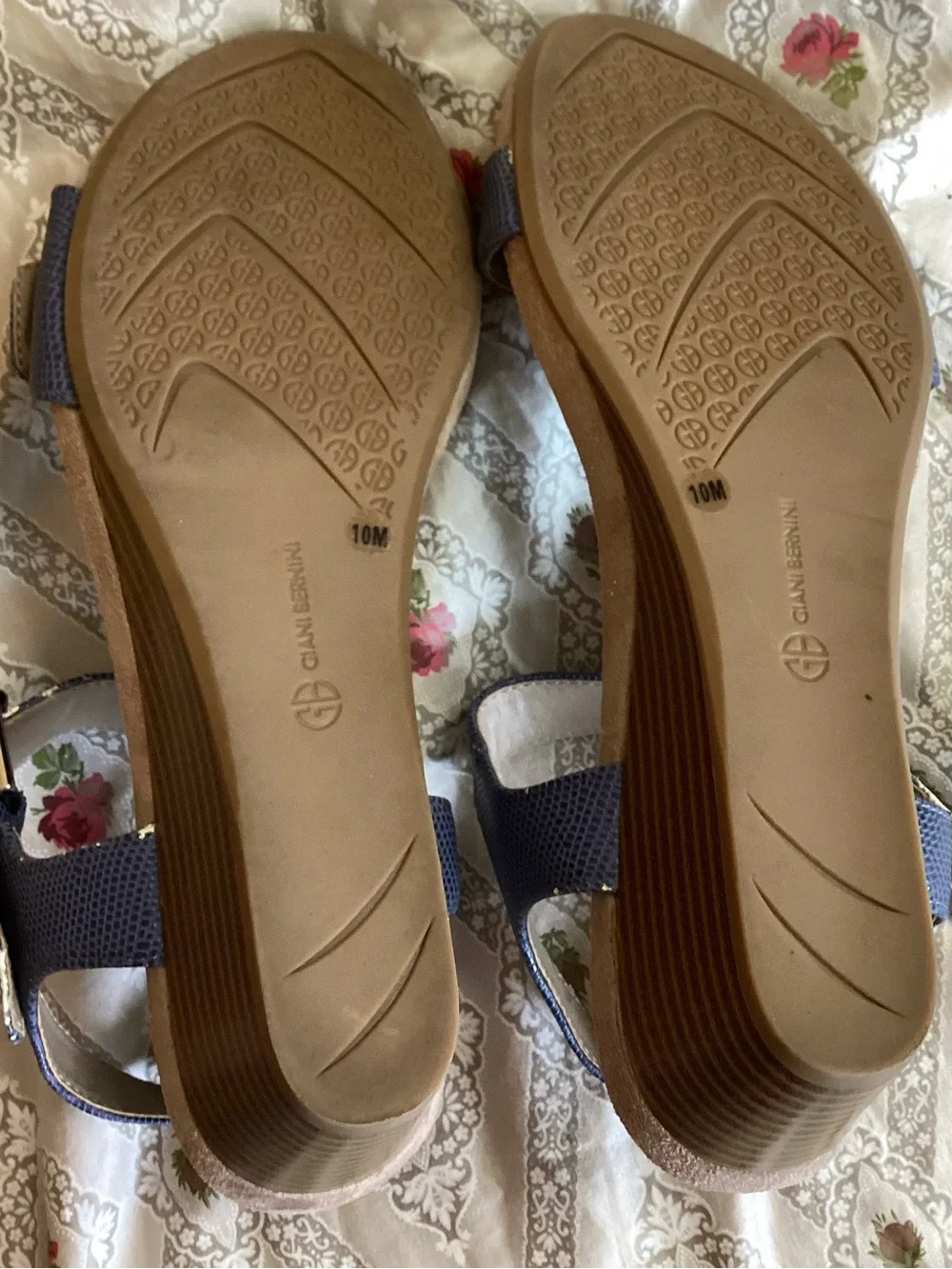 Giani Bernini Navy Textured Buckle Wedge Sandals 10M
